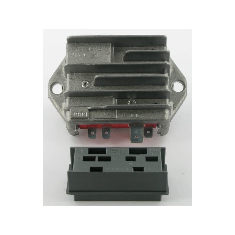 Voltage regulator - 7362402
