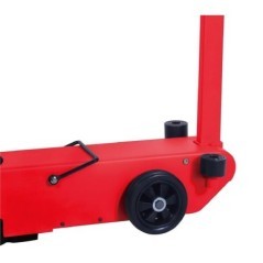 TRA502A Big Red, Car lifts 